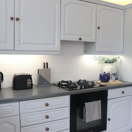 Inviting You To Your Home From Home 10 Minutes From Stratford Westfield Лондон Екстериор снимка