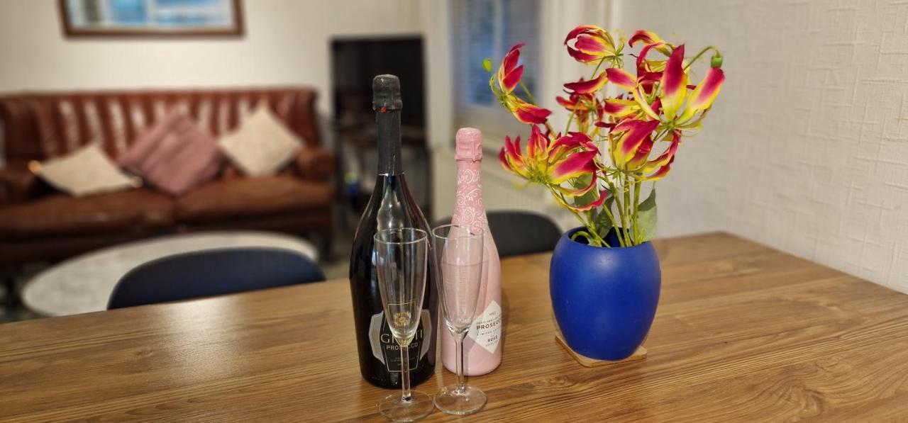 Inviting You To Your Home From Home 10 Minutes From Stratford Westfield Лондон Екстериор снимка