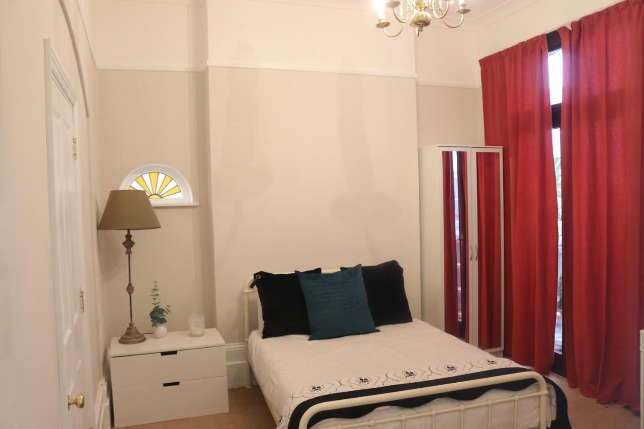 Inviting You To Your Home From Home 10 Minutes From Stratford Westfield Лондон Екстериор снимка